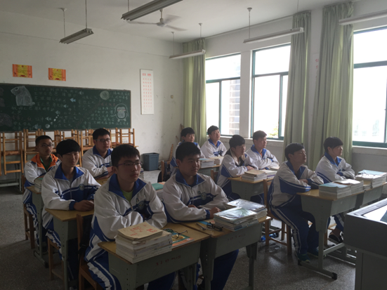 汽車系落實(shí)儀表規(guī)范，提升學(xué)生精神面貌