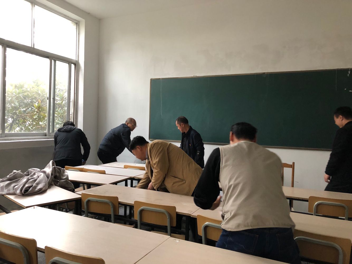 服務(wù)群眾，從身邊小事做起 ——記遠程開放教育學(xué)院黨支部志愿服務(wù)活動