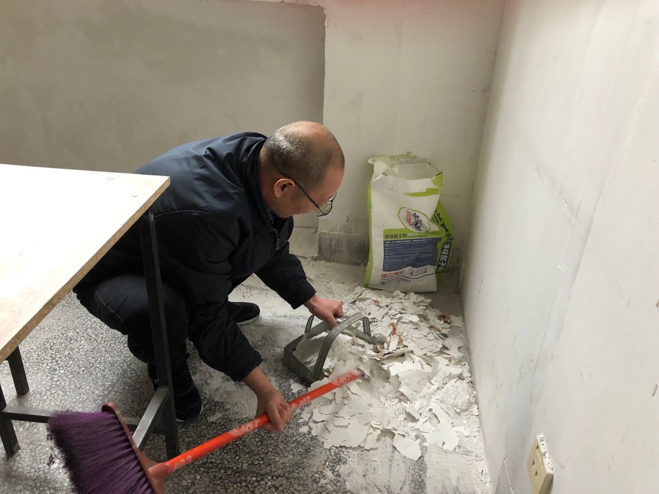 服務(wù)群眾，從身邊小事做起 ——記遠程開放教育學(xué)院黨支部志愿服務(wù)活動