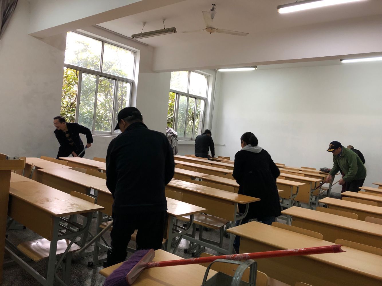 服務(wù)群眾，從身邊小事做起 ——記遠程開放教育學(xué)院黨支部志愿服務(wù)活動