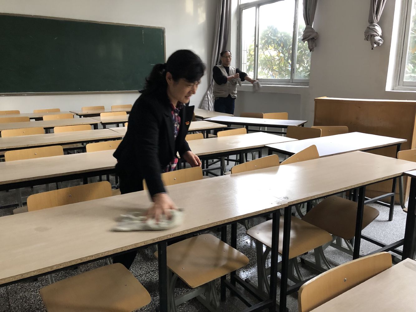 服務(wù)群眾，從身邊小事做起 ——記遠程開放教育學(xué)院黨支部志愿服務(wù)活動