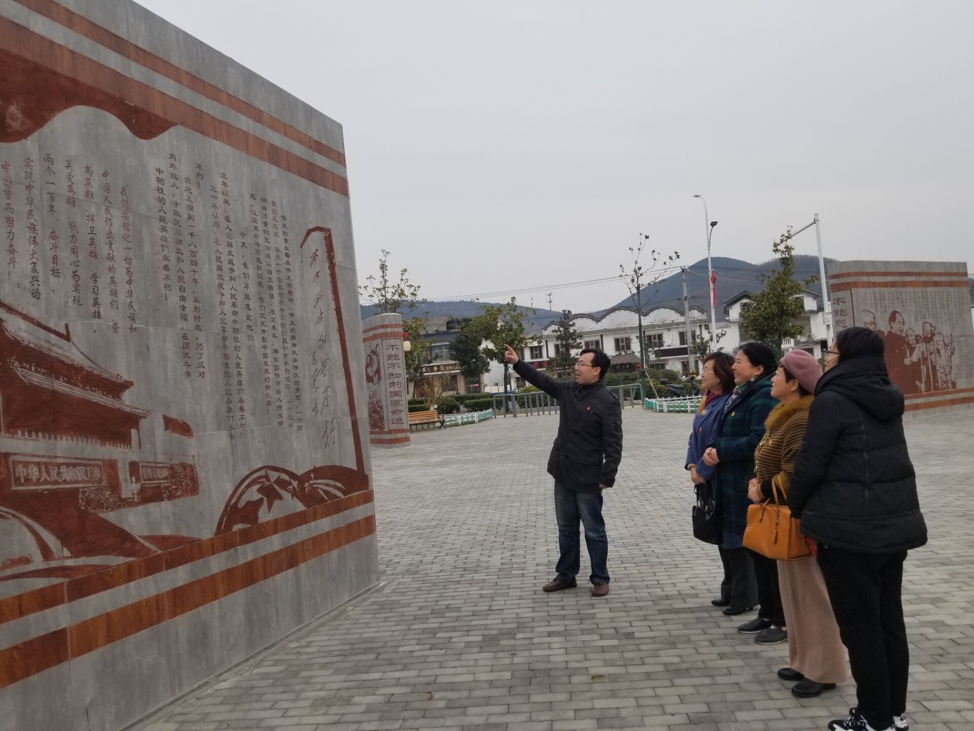 機(jī)關(guān)第二、七黨支部開展“不忘初心、牢記使命” 主題教育學(xué)習(xí)參觀活動