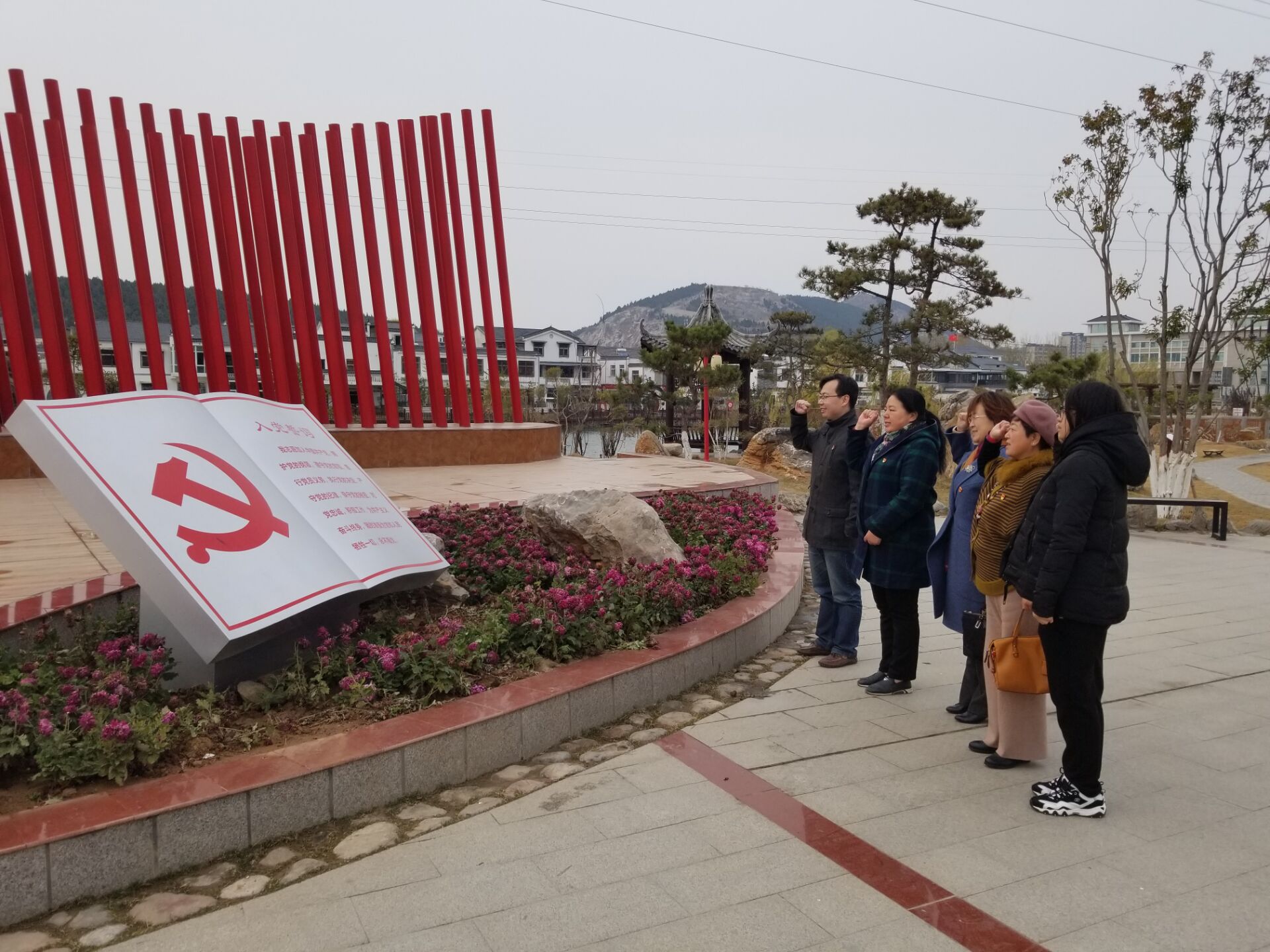 機(jī)關(guān)第二、七黨支部開展“不忘初心、牢記使命” 主題教育學(xué)習(xí)參觀活動