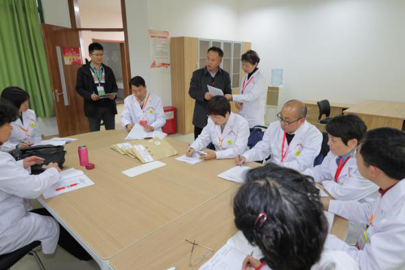 黨員示范樹形象，爭先創(chuàng)優(yōu)展風采