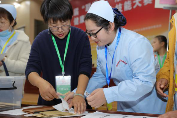 黨員示范樹形象，爭先創(chuàng)優(yōu)展風采