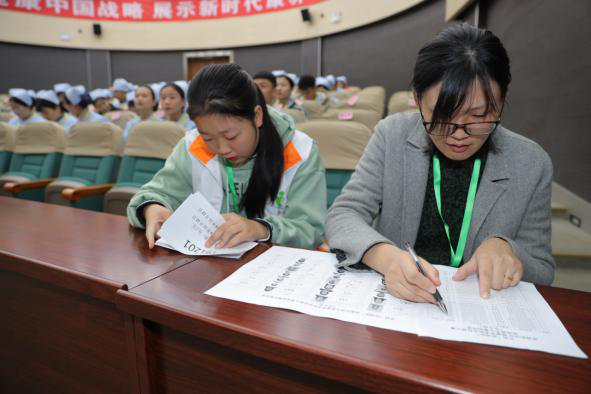 黨員示范樹形象，爭先創(chuàng)優(yōu)展風采