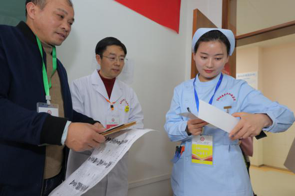 黨員示范樹形象，爭先創(chuàng)優(yōu)展風采