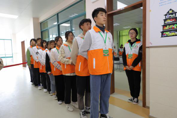 黨員示范樹形象，爭先創(chuàng)優(yōu)展風采