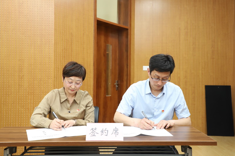 堅持 &ldquo;真管真嚴(yán)、敢管敢嚴(yán)、長管長嚴(yán)&rdquo;，毫不動搖，持續(xù)縱深推進全面從嚴(yán)治黨 ！&mdash;&mdash;我校召開2022年度全面從嚴(yán)治黨暨黨風(fēng)廉政建設(shè)工作會議