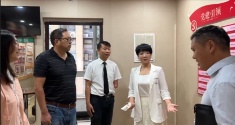 鮑宜周帶隊調(diào)研經(jīng)貿(mào)學(xué)院校企合作實習(xí)就業(yè)企業(yè)