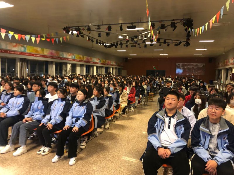 技能大師進校園 匠心筑夢促成長&mdash;&mdash;經(jīng)貿(mào)學院開展直播大師進校園報告會