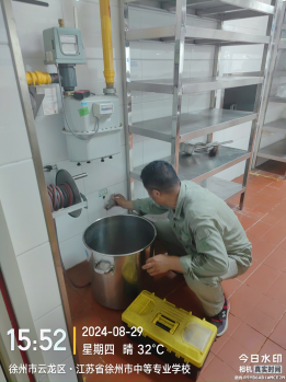 拖龍山和楚河兩校區(qū)食堂&ldquo;三防&rdquo;、&ldquo;滅四害&rdquo;專項處理現(xiàn)場