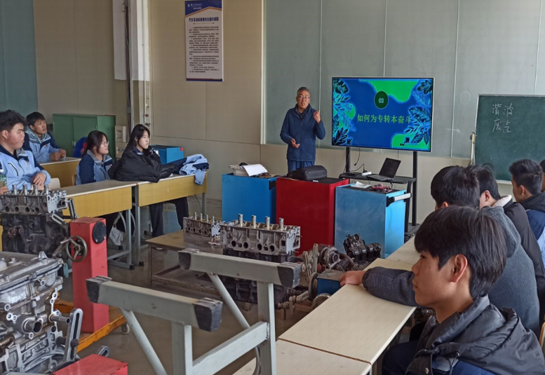 王于松老師進行專轉本勵志宣講