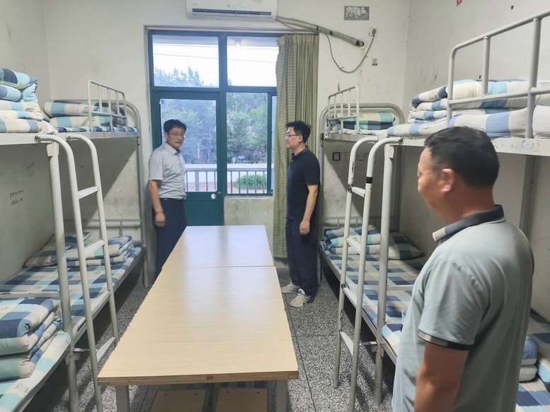 現(xiàn)場(chǎng)查看宿舍&ldquo;6S&rdquo;樣態(tài)