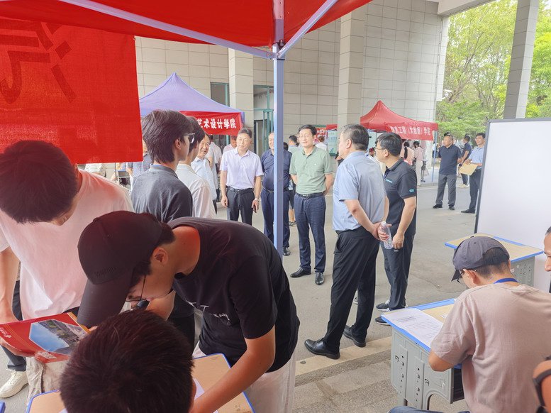 汽車工程學院新生報到工作現場