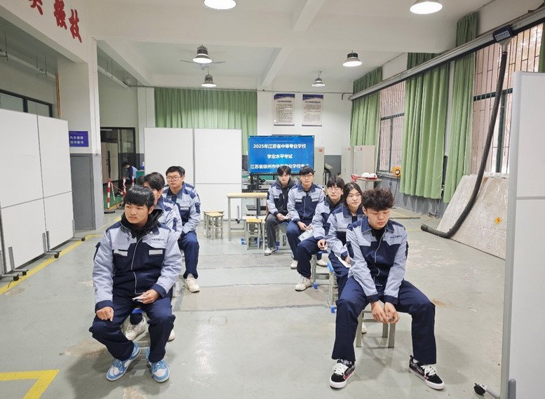 學(xué)生候考中