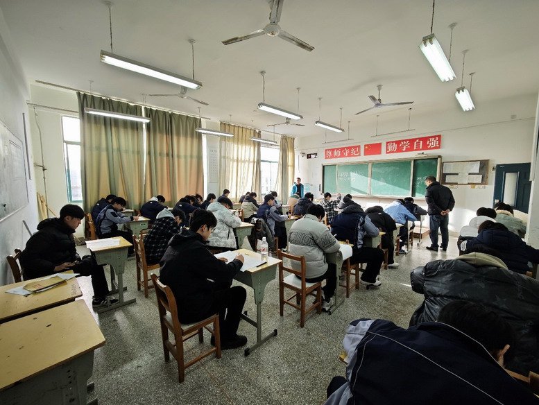 新能源汽車(chē)運(yùn)用與維修專(zhuān)業(yè)理論考試現(xiàn)場(chǎng)